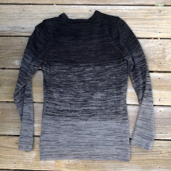 SOLD Ombré Black and Grey Audi V-neck Sweater NWOT - Picture 4 of 4